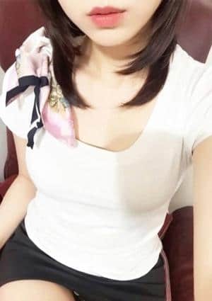 CREA 吉川すみれ