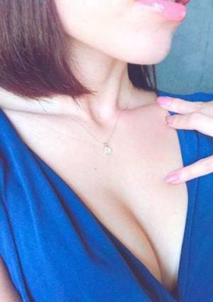EDEL AZABU 鎖骨美玲