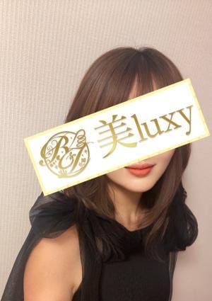 美LUXY 美月まりな
