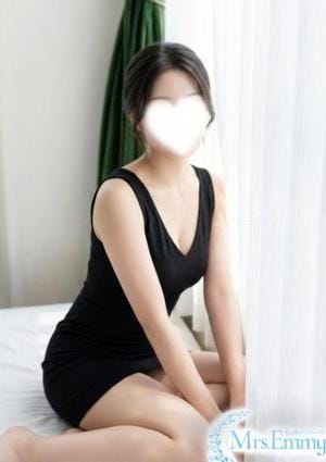 Mrs.Emmy りりな