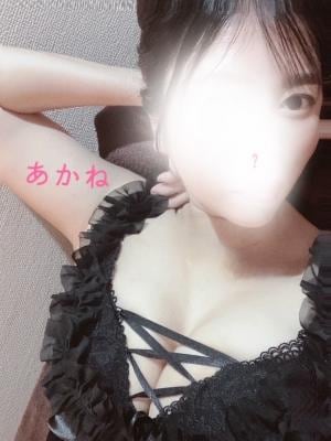 下弦の月 茜（あかね）