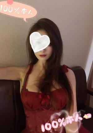 スイートクイーン 新人入店，ヤヤちゃん、23歳、Eカップ100%本人保証