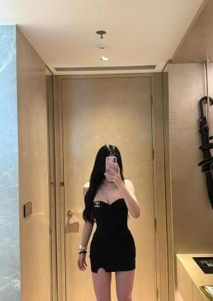 渚のパラソル トモミちゃん