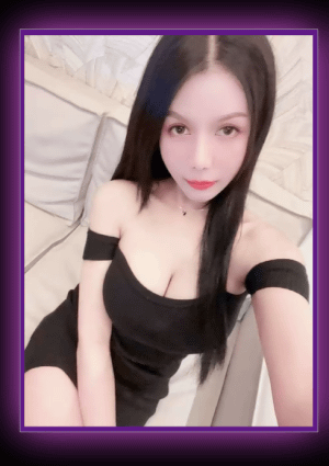 20代の美少女 らき