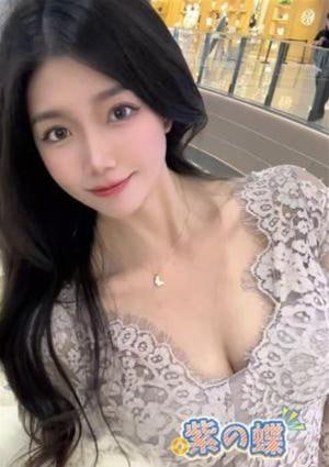 紫の蝶 みみ
