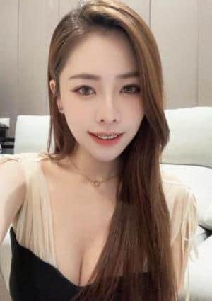 愛嬌美少女 まい