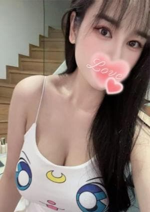 桃色クリスタル リサちゃん（ベトナム人）