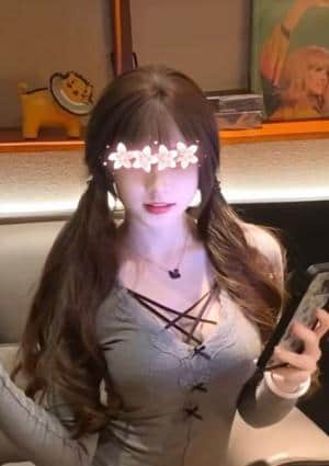 従姉妹の指先（いとこのゆびさき） アミちゃん