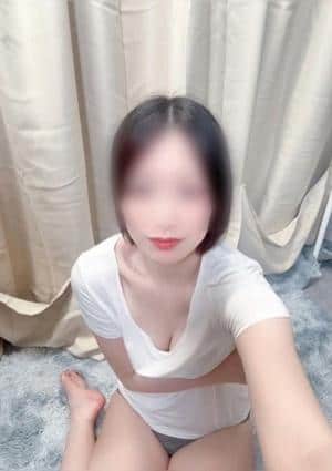 白シャツと彼女「しろかの」 小春（こはる）