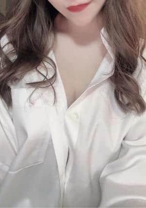 部屋とワイシャツと私とアナタ みなみ