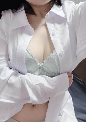 部屋とワイシャツと私とアナタ ひより