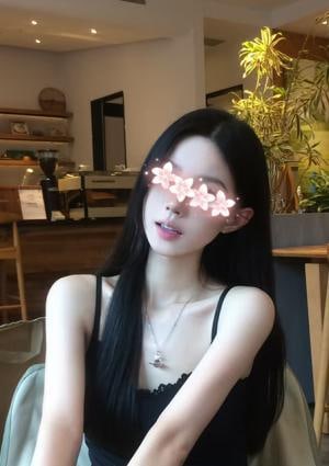 美人 りな