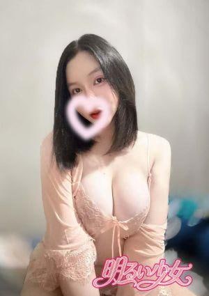 明るい少女 もも