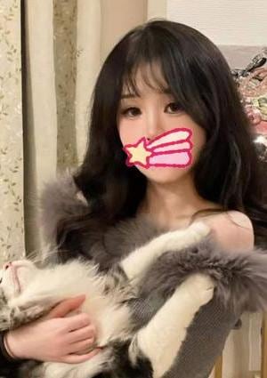美由 MIU エミリ