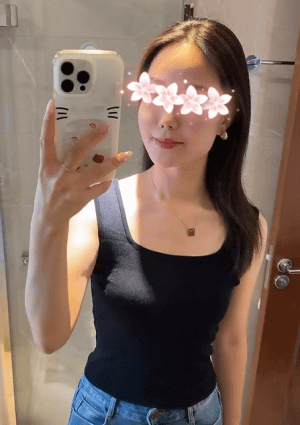 赤い唇 みこ