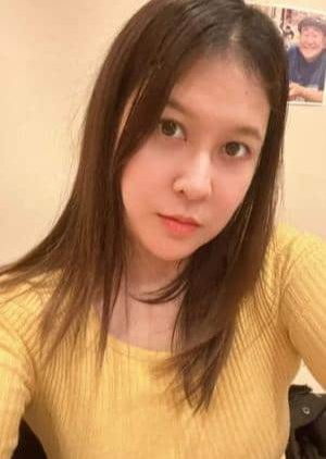 20代美少女 かな