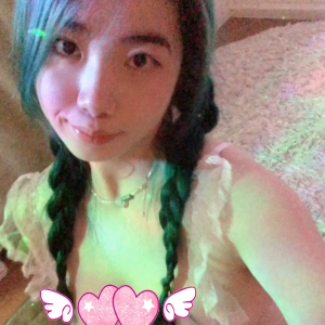 潤んだ瞳